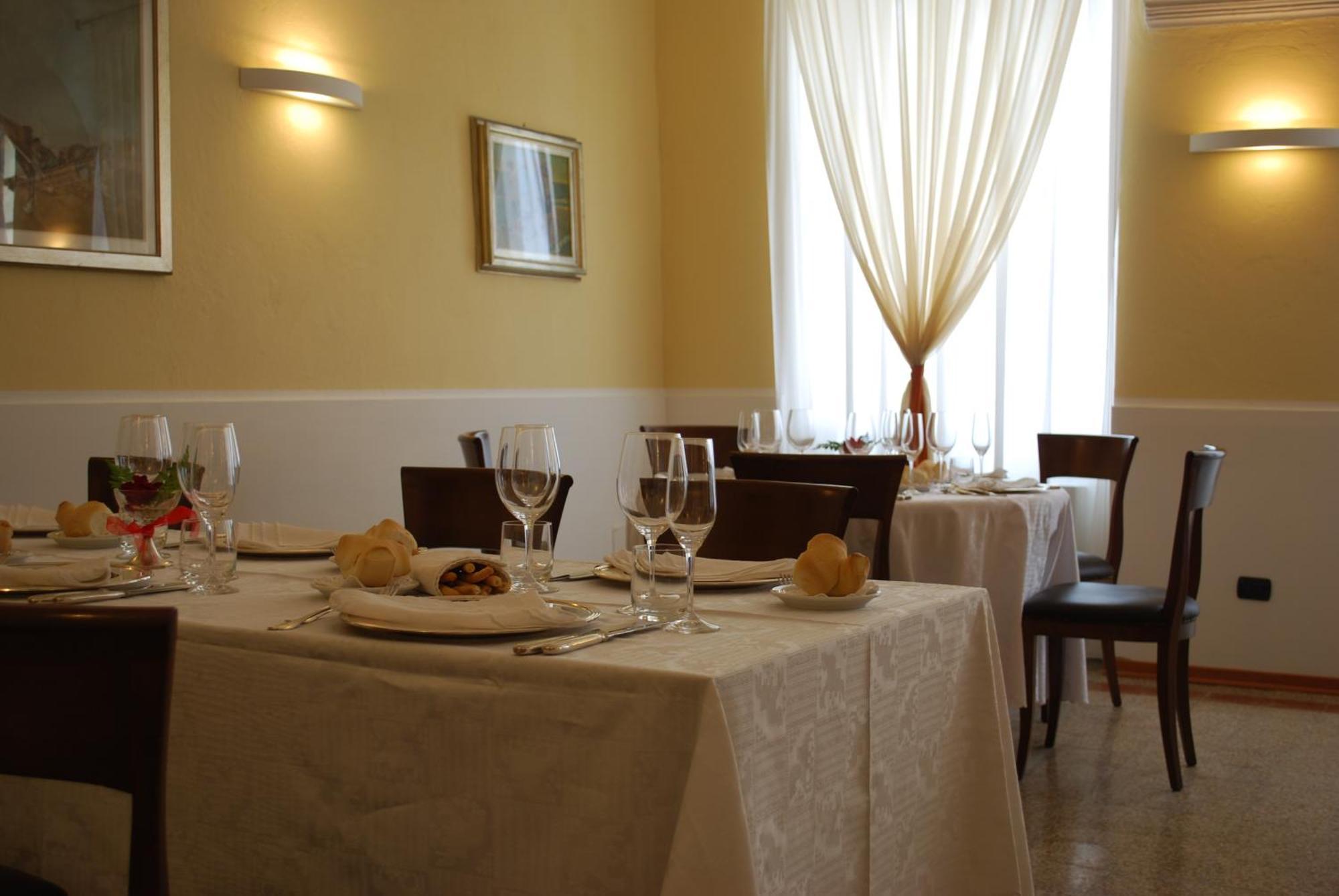 Hotel Il Convento Trino Esterno foto