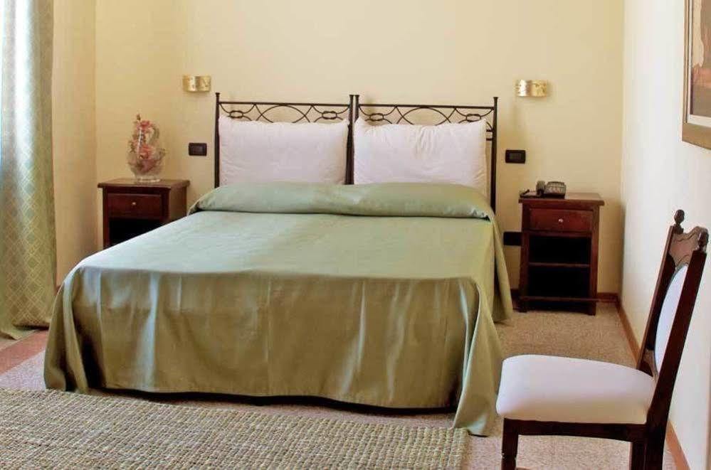 Hotel Il Convento Trino Esterno foto